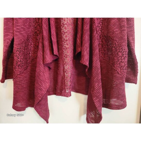 C1 No Boundaries burgundy lacey shrug - Picture 3 of 10
